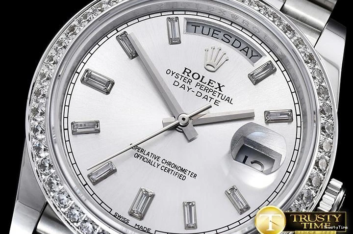 0223 RDD0207F – DayDate Compact 677